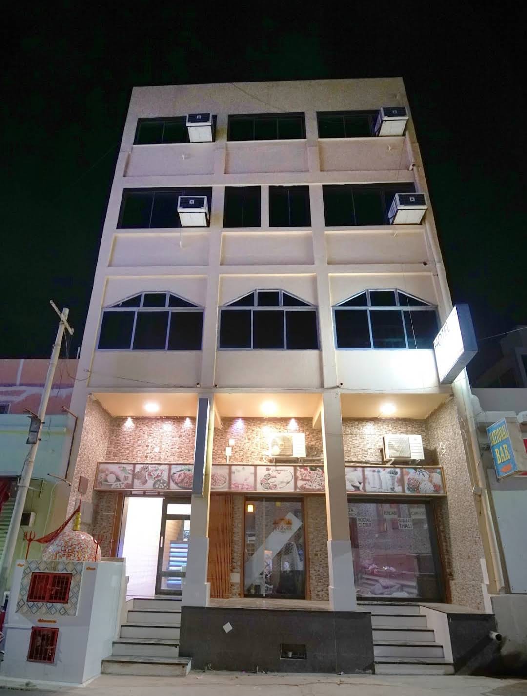 Hotel Aavkar & Pure Vegetarian Restaurant